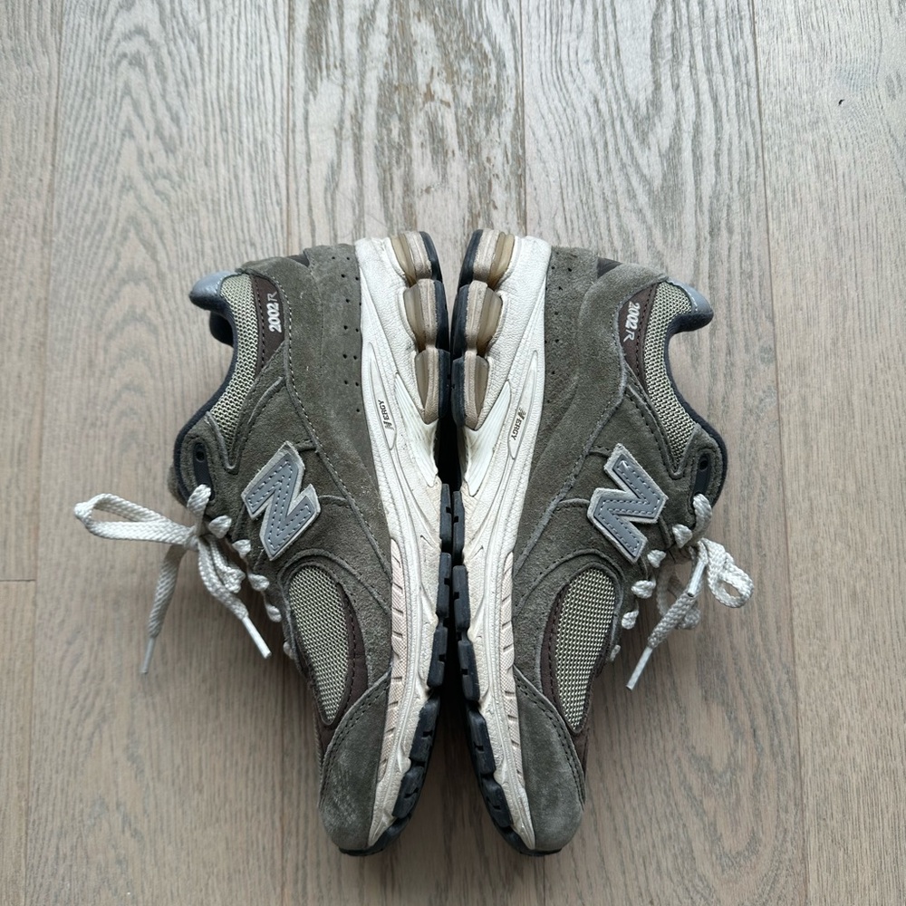 New Balance 2002R Sneakers